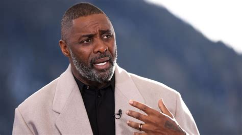   Il Concerto Sinfonico di Idris Elba: Un Viaggio tra Melodie e Misantropia?